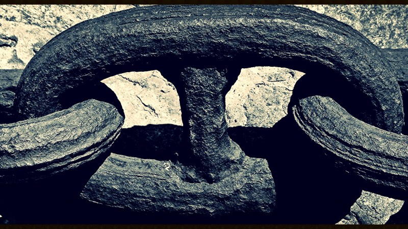 Chained  |  Street Photography |&nbsp;Coffeepuss